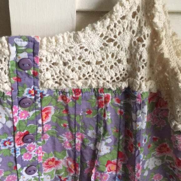 Floral and Lace Tank Top - Picture 3 of 3